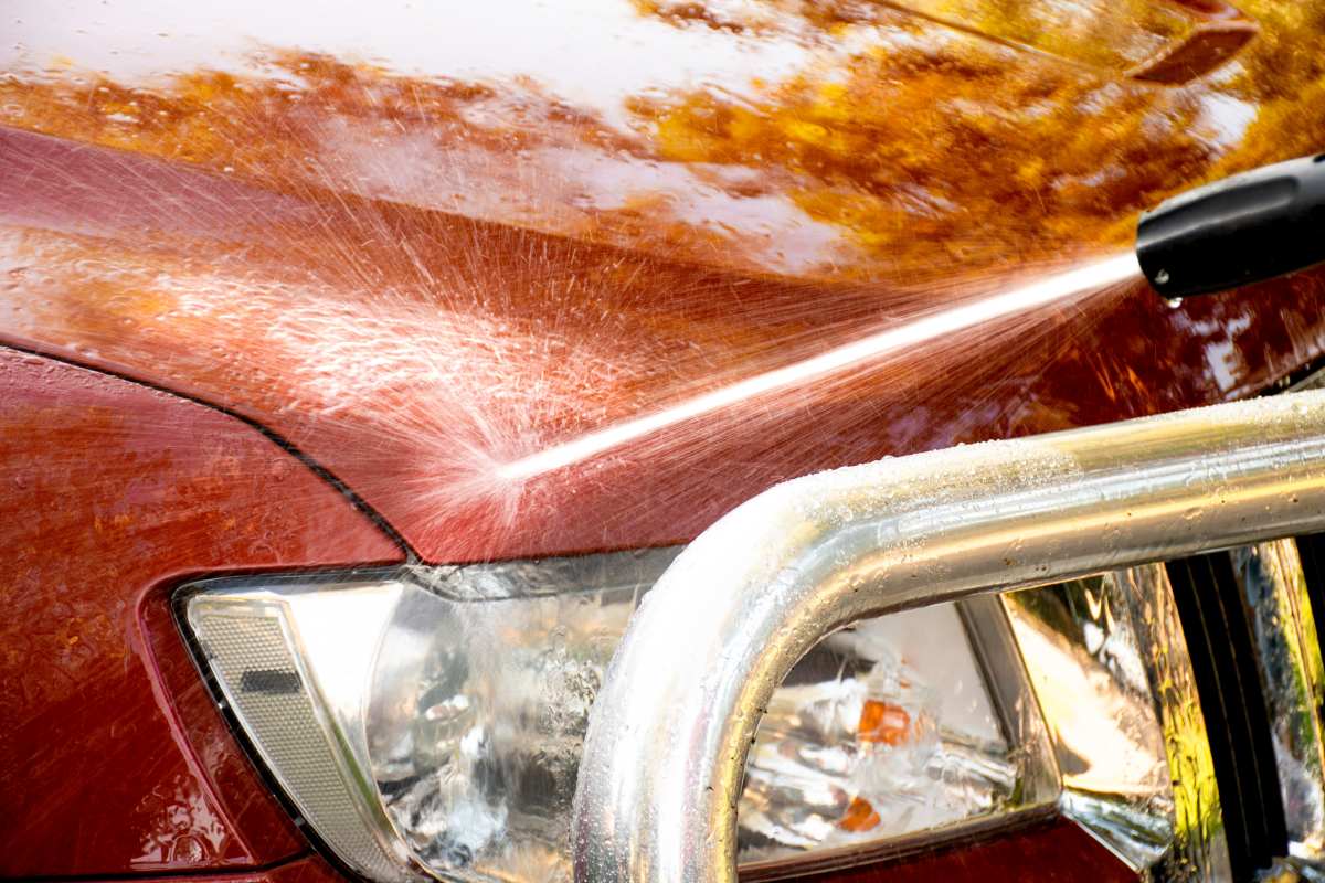 Jak dbać o lakier samochodu, by błyszczał przez lata?